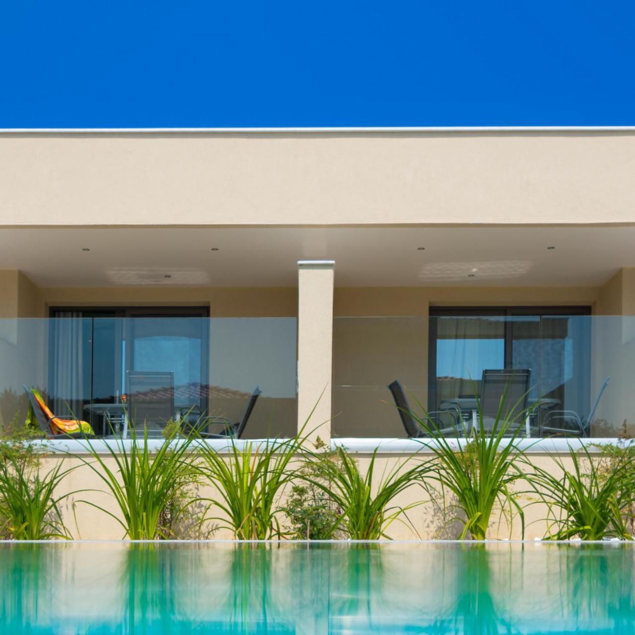 Notos Deluxe Suite