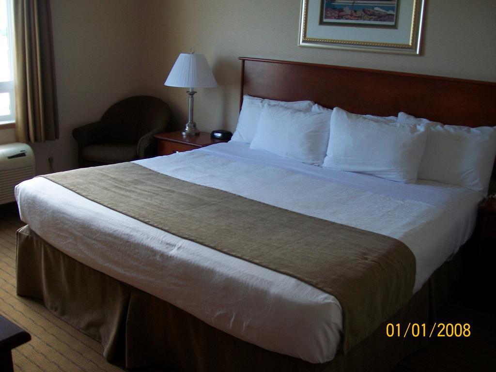 King Suite with Jetted Tub - Non-Smoking