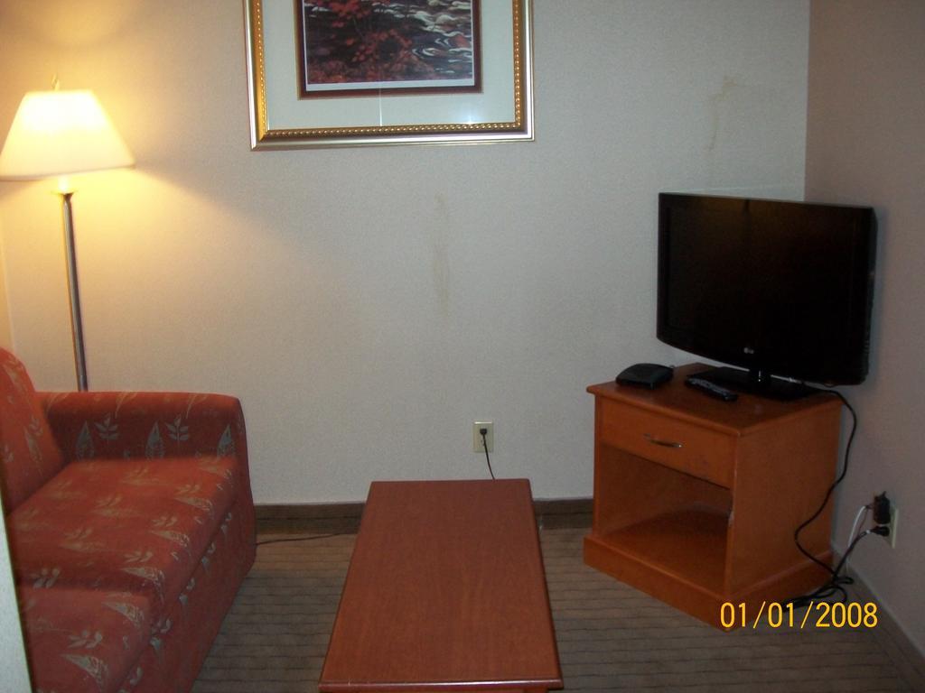 One-Bedroom King Family Suite - Non-Smoking