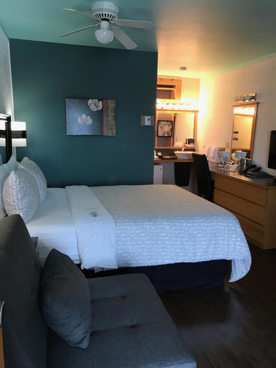 Standard Queen Room