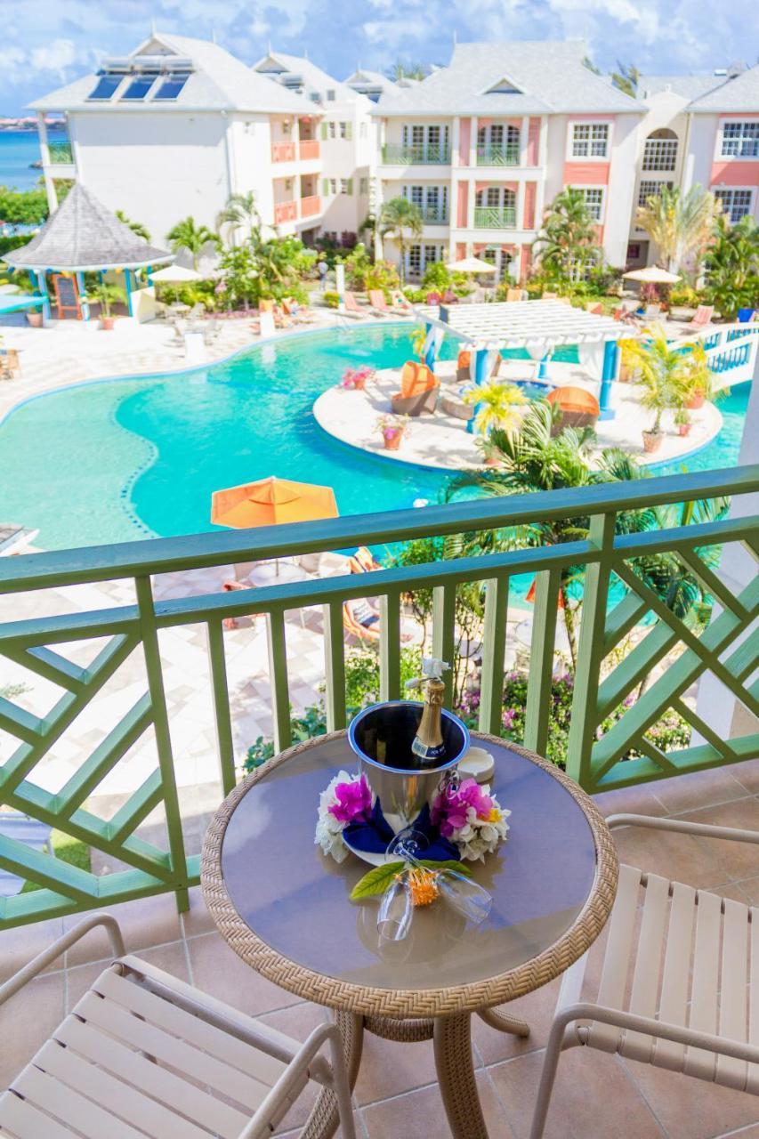 Deluxe Pool View Double