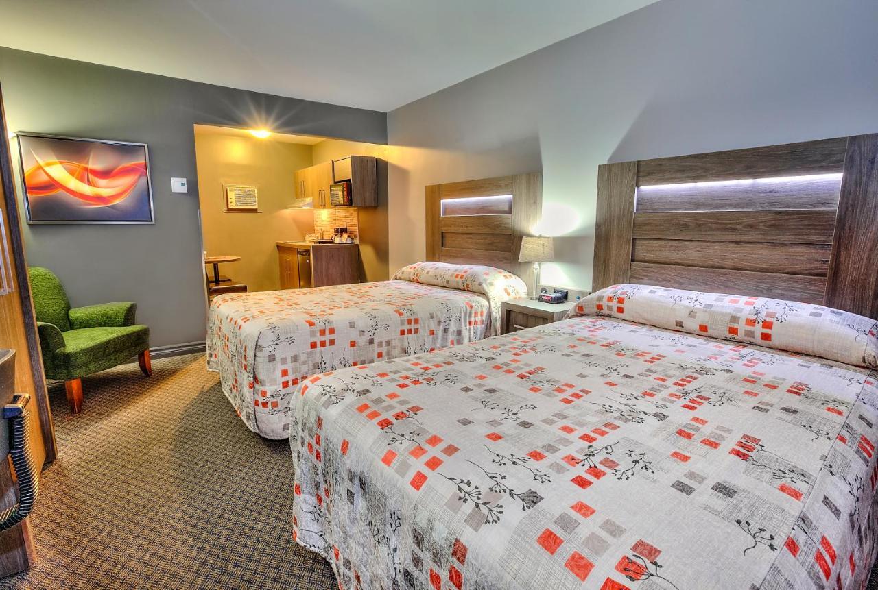 Chambre Double avec 2 Lits Doubles et Kitchenette