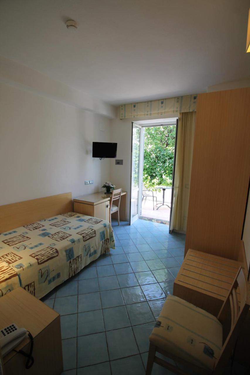 Single Room,758580115:JPEG