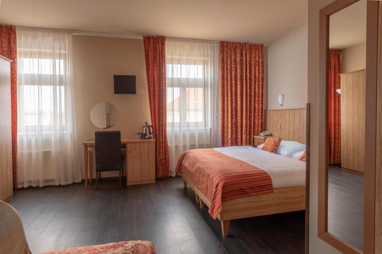 Superior Double Room with Extra Bed and Air-Conditioning