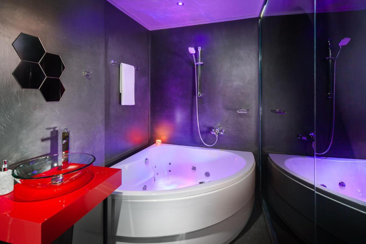 Doppelzimmer mit Whirlpool-Badewanne und freiem Zugang zur Relax Zone