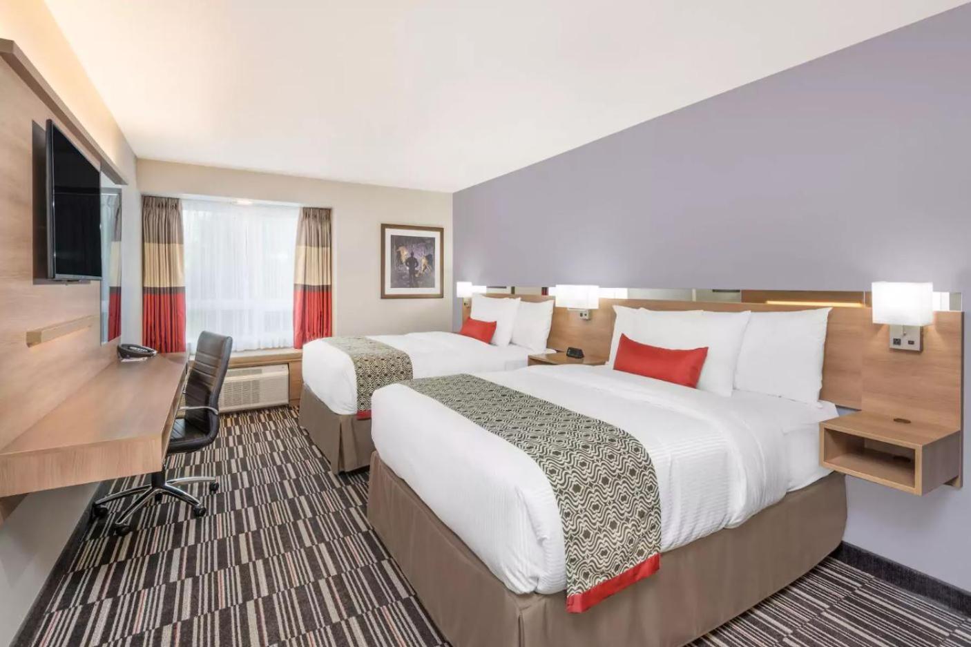 Junior Suite with Two Queen Beds - Non-Smoking