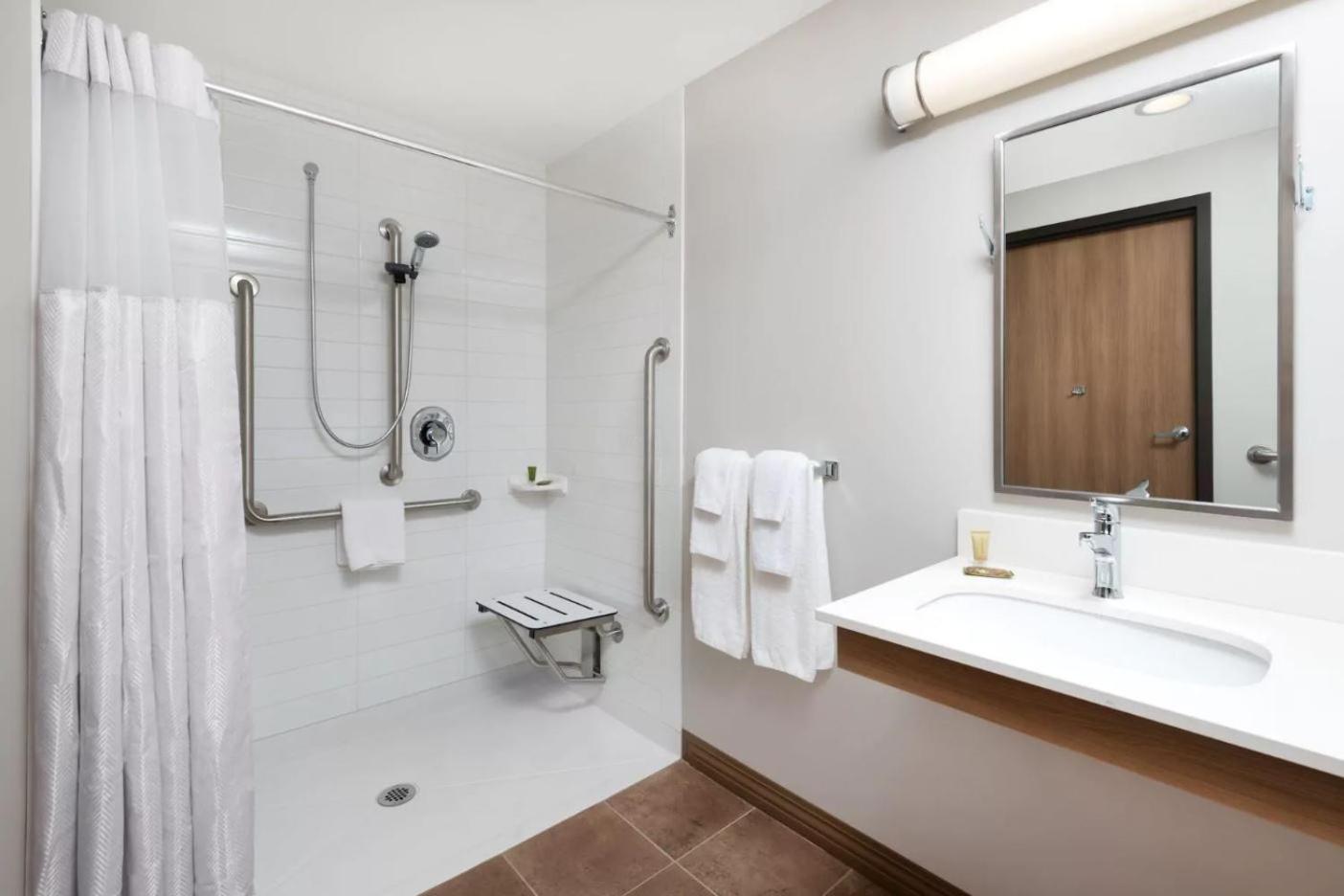 Queen Room with Two Queen Beds - Mobility Access/Non-Smoking