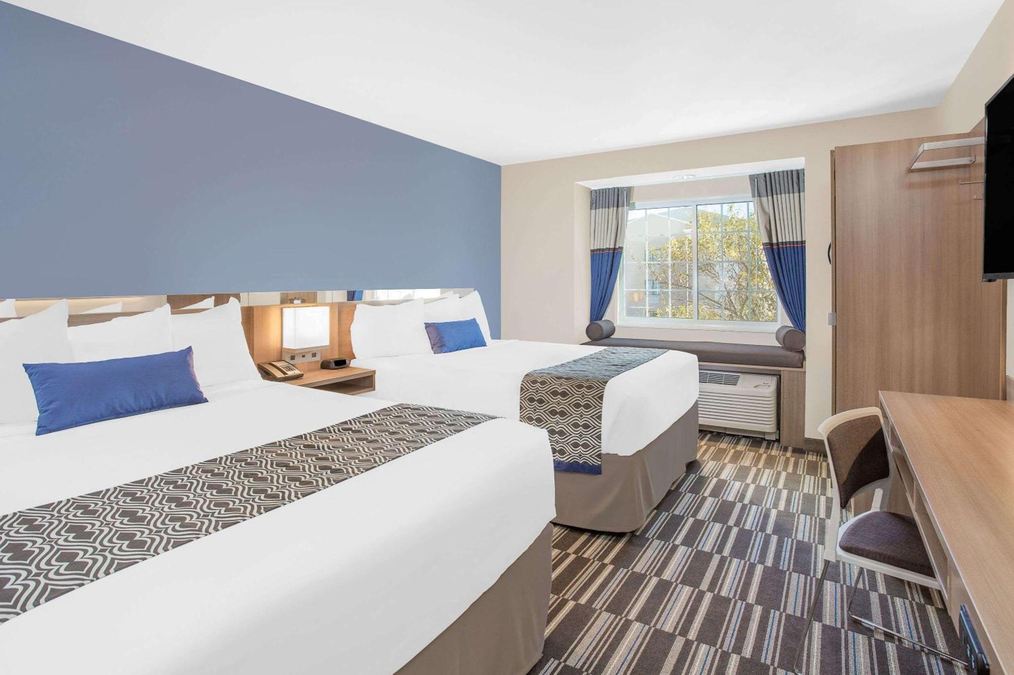 Queen Room with Two Queen Beds - Non Smoking