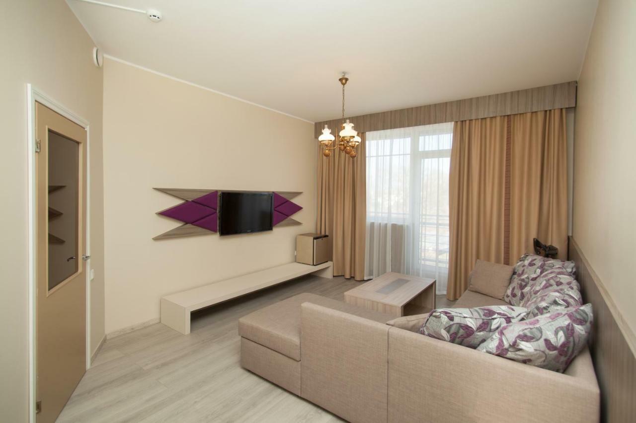 One-Bedroom Suite with Spa Access