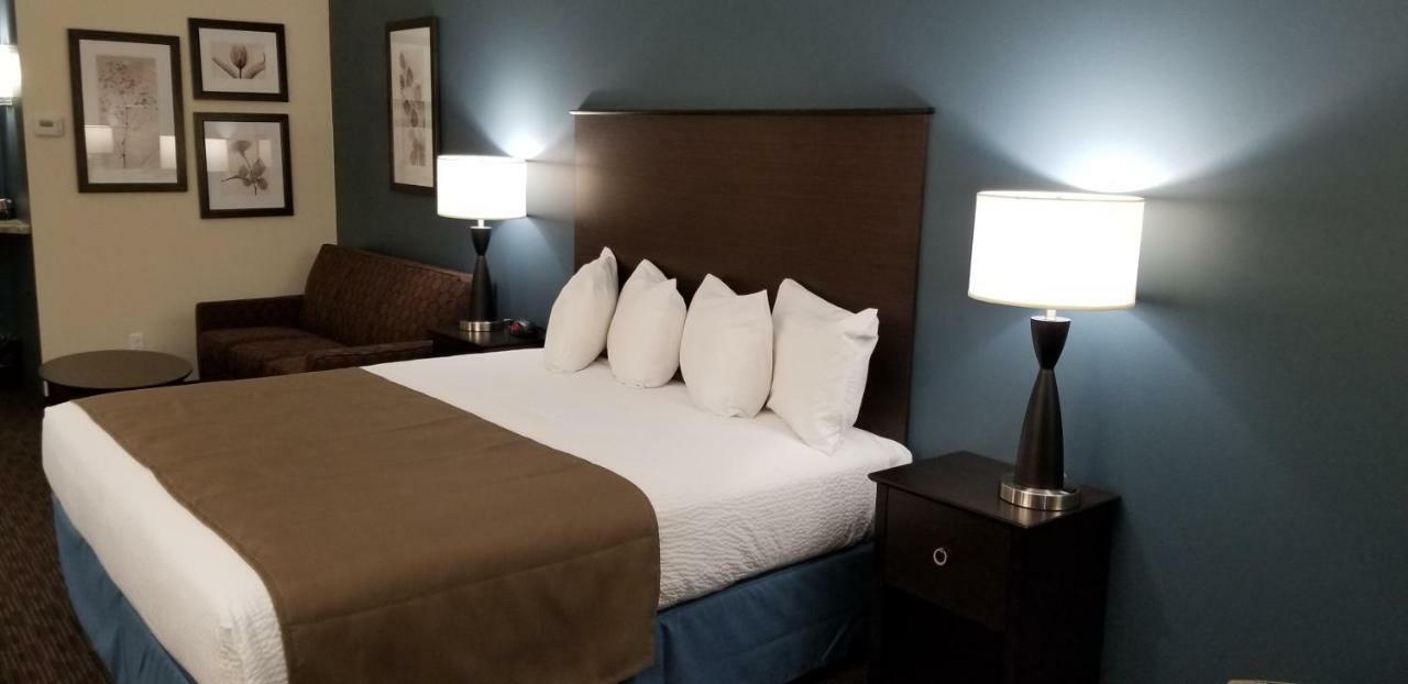 Deluxe Business Room with King Bed - Non Smoking