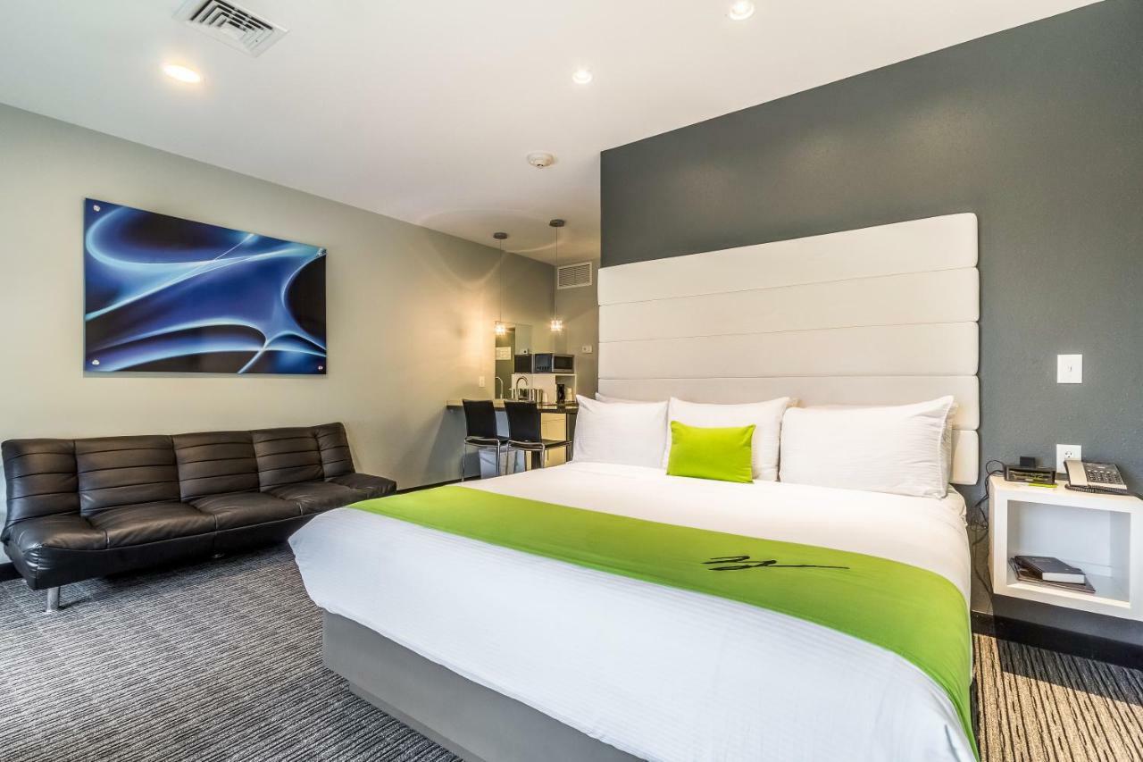 King Room with Balcony - Non-Smoking