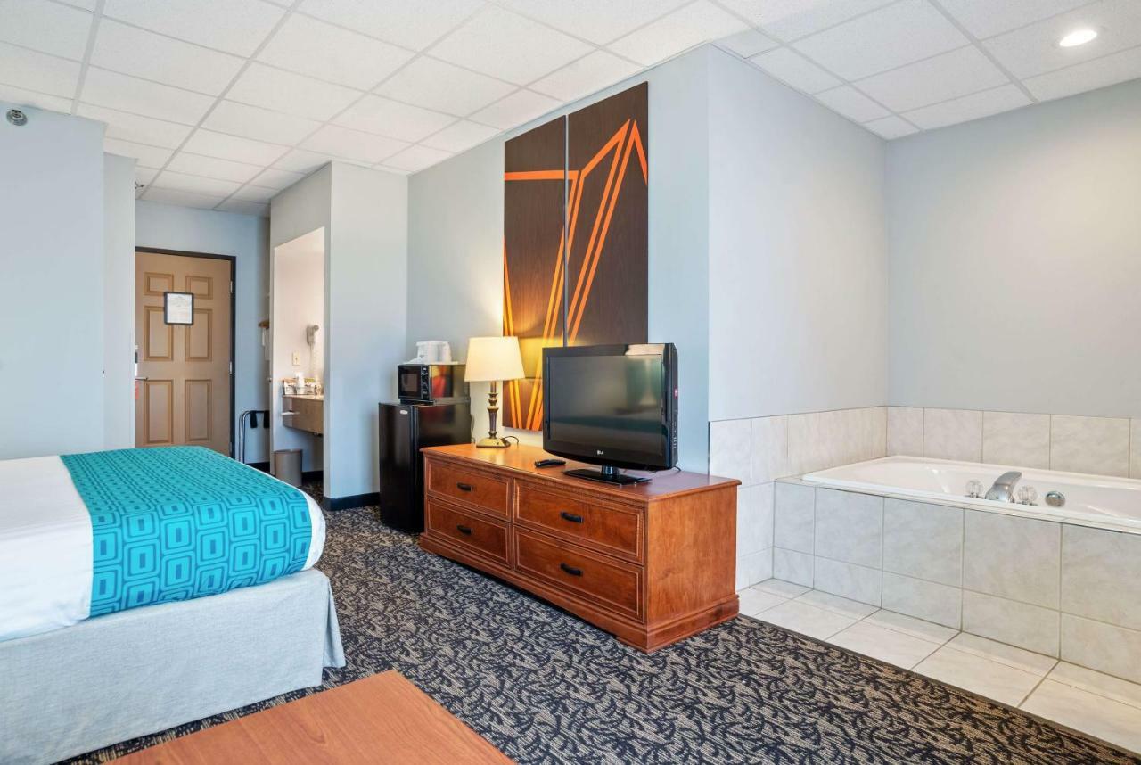 Deluxe Family Suite with One King Bed, One Bunk Bed and Sofa Bed - Non-Smoking