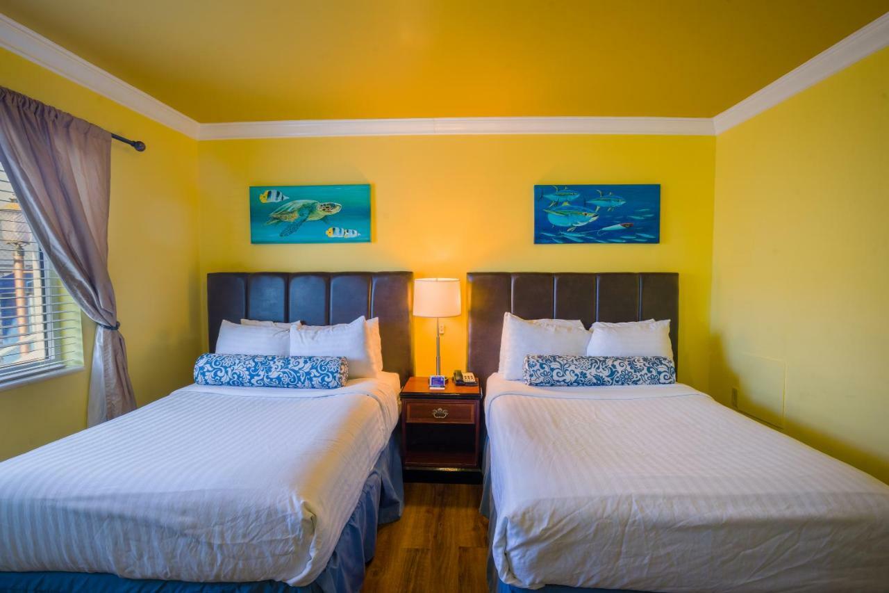 Junior Suite with Two Double Beds and Futon