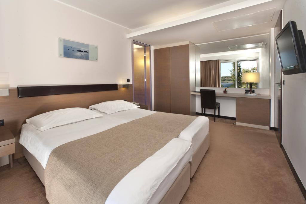 Suite with Balcony and Sea View