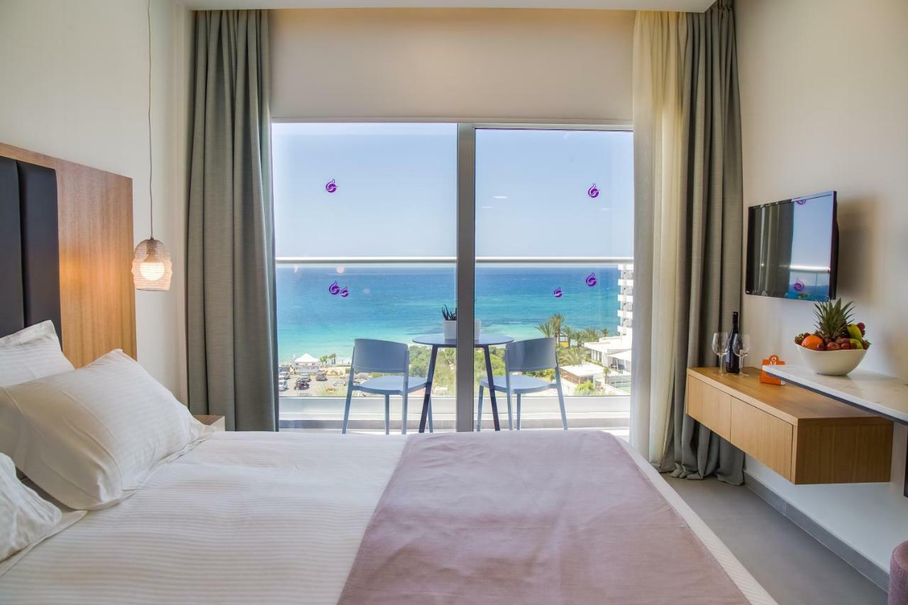 Double/Twin Room with Sea View