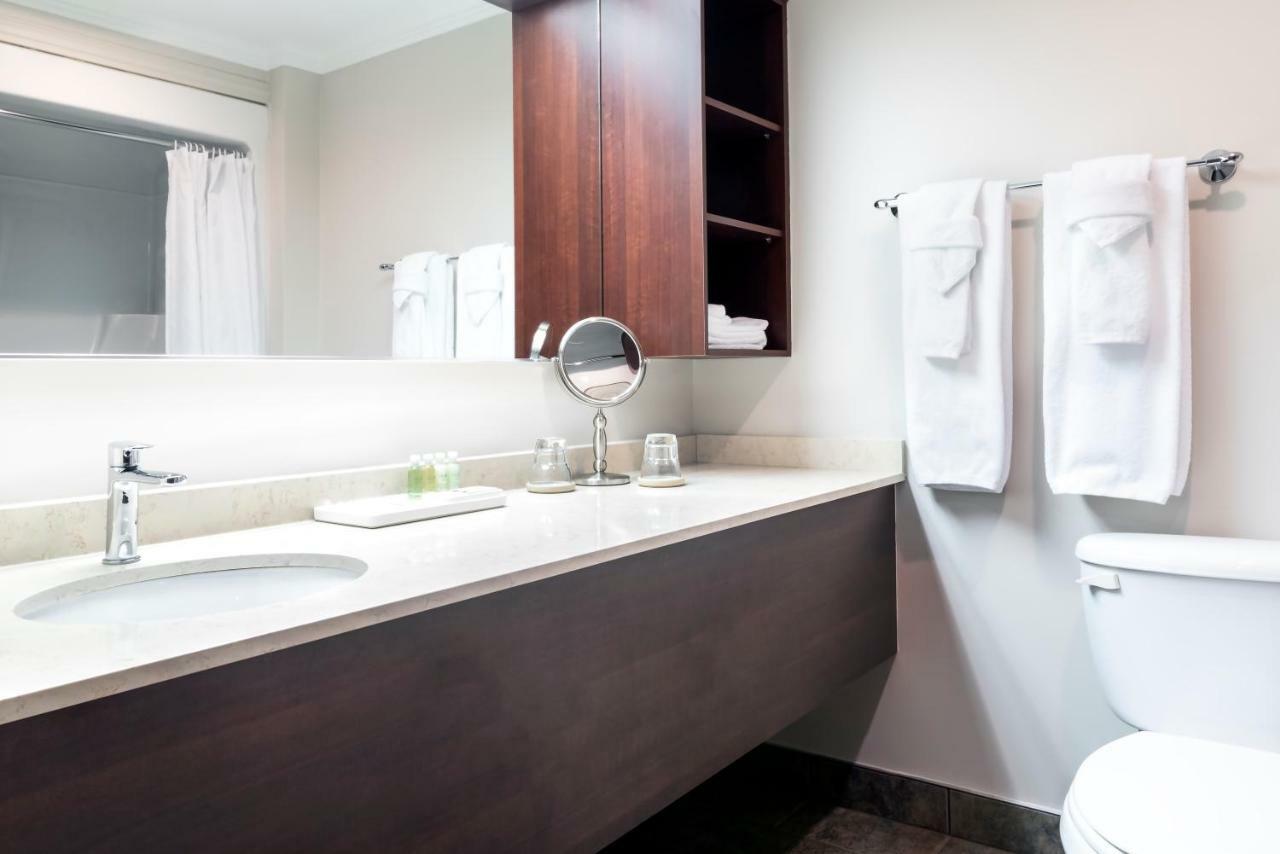 King Suite with River View