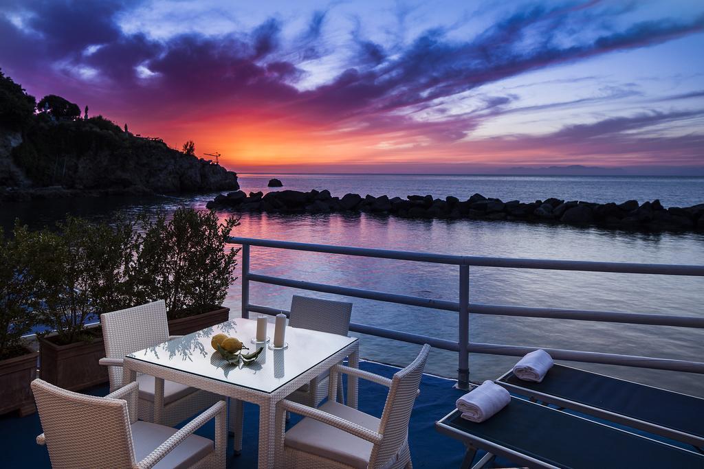 Luxury One-Bedroom Apartment with Sea View