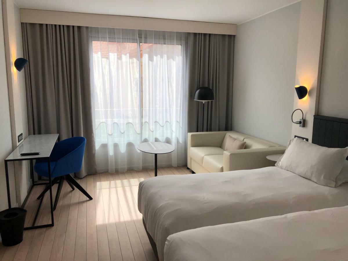 Superior Room with Two Single Beds and Sofa