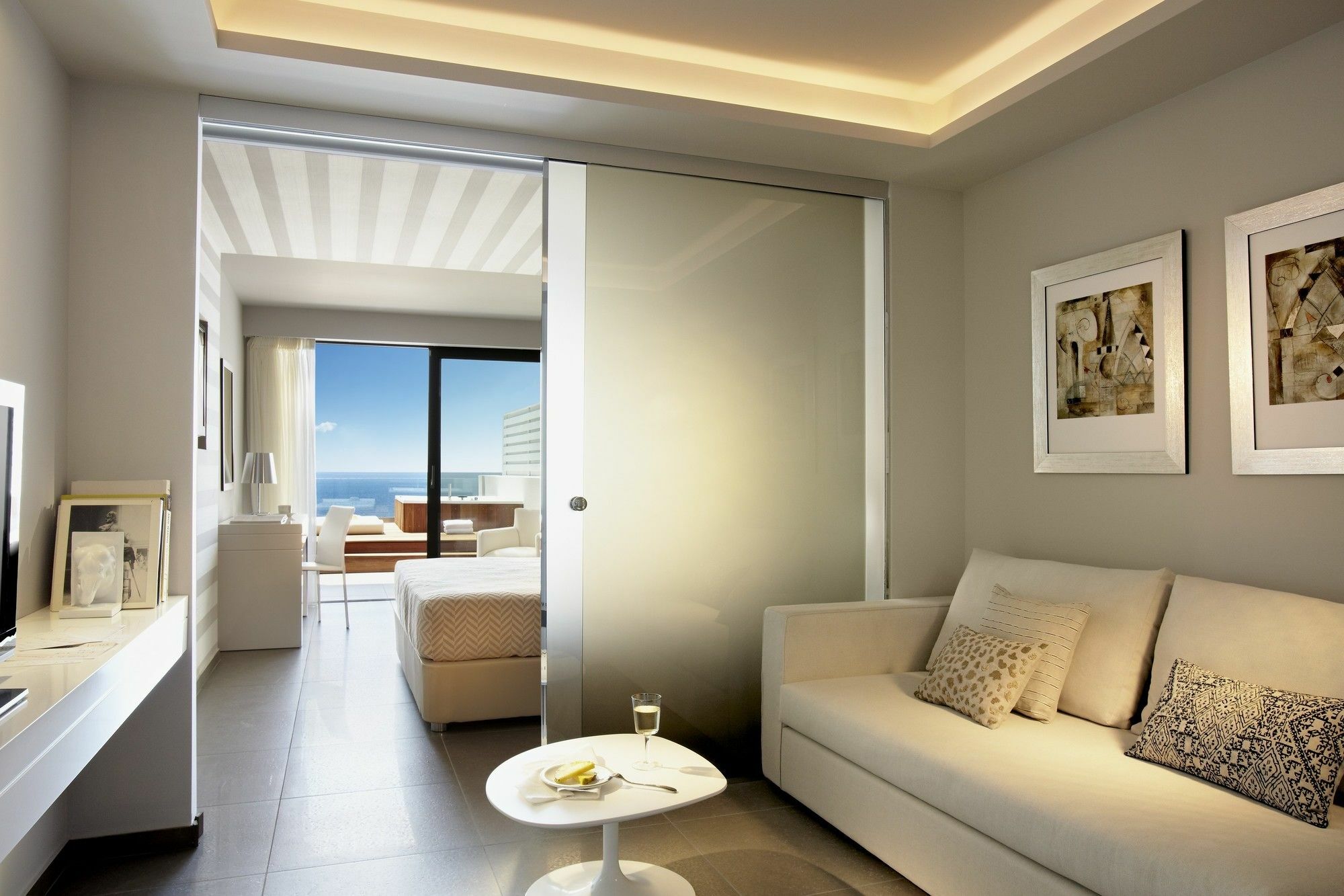 Deluxe One-Bedroom Apartment