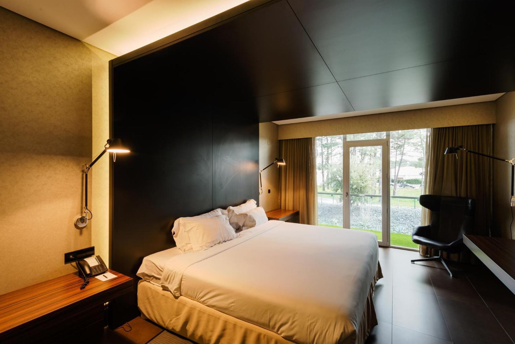 Chambre Double ou Lits Jumeaux - Vue sur Piscine