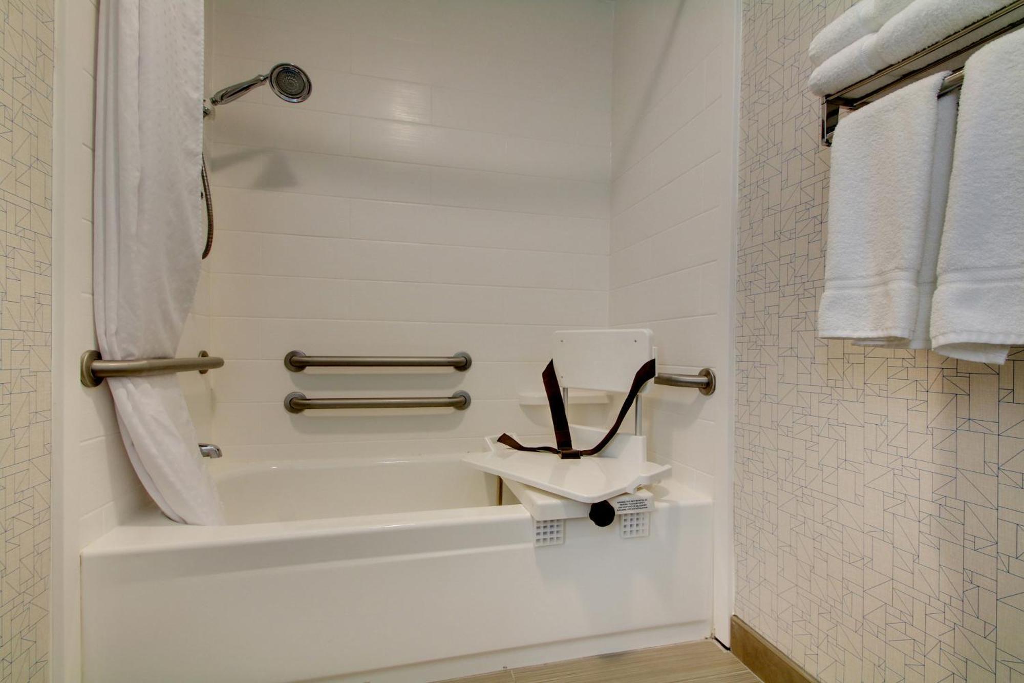 Double Room with Two Double Beds- Disability Access Tran Shower/Non-Smoking