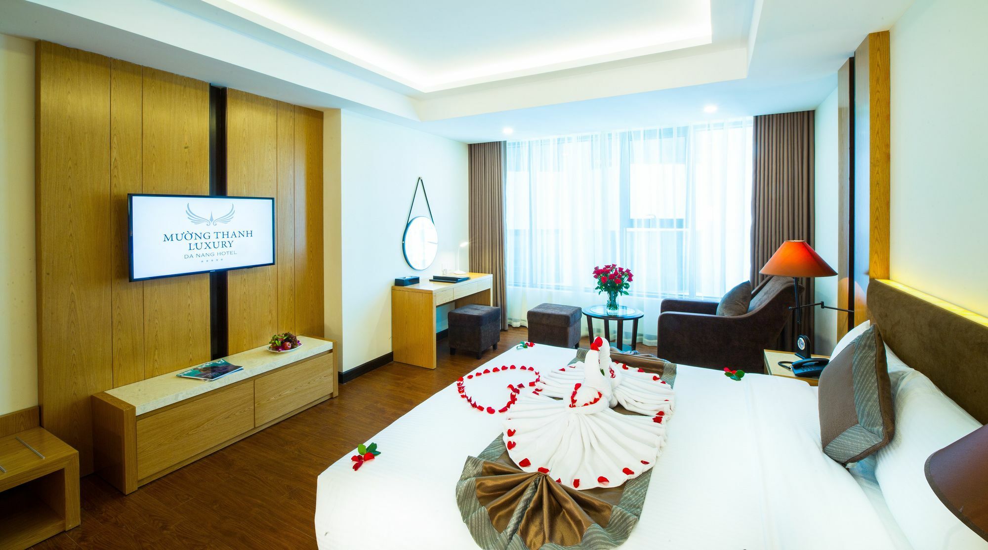 Deluxe King Room with City View