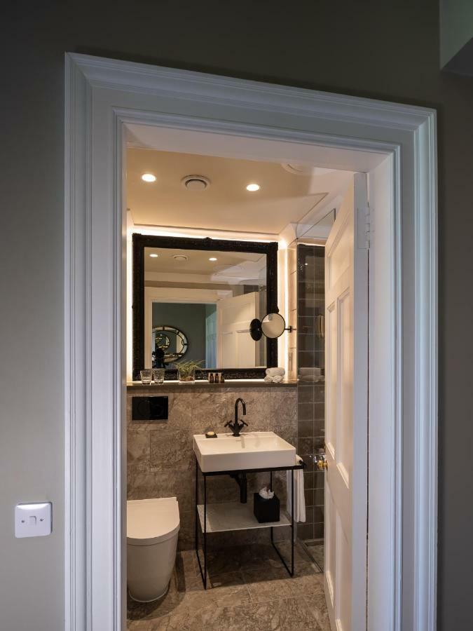 Courtyard King Room