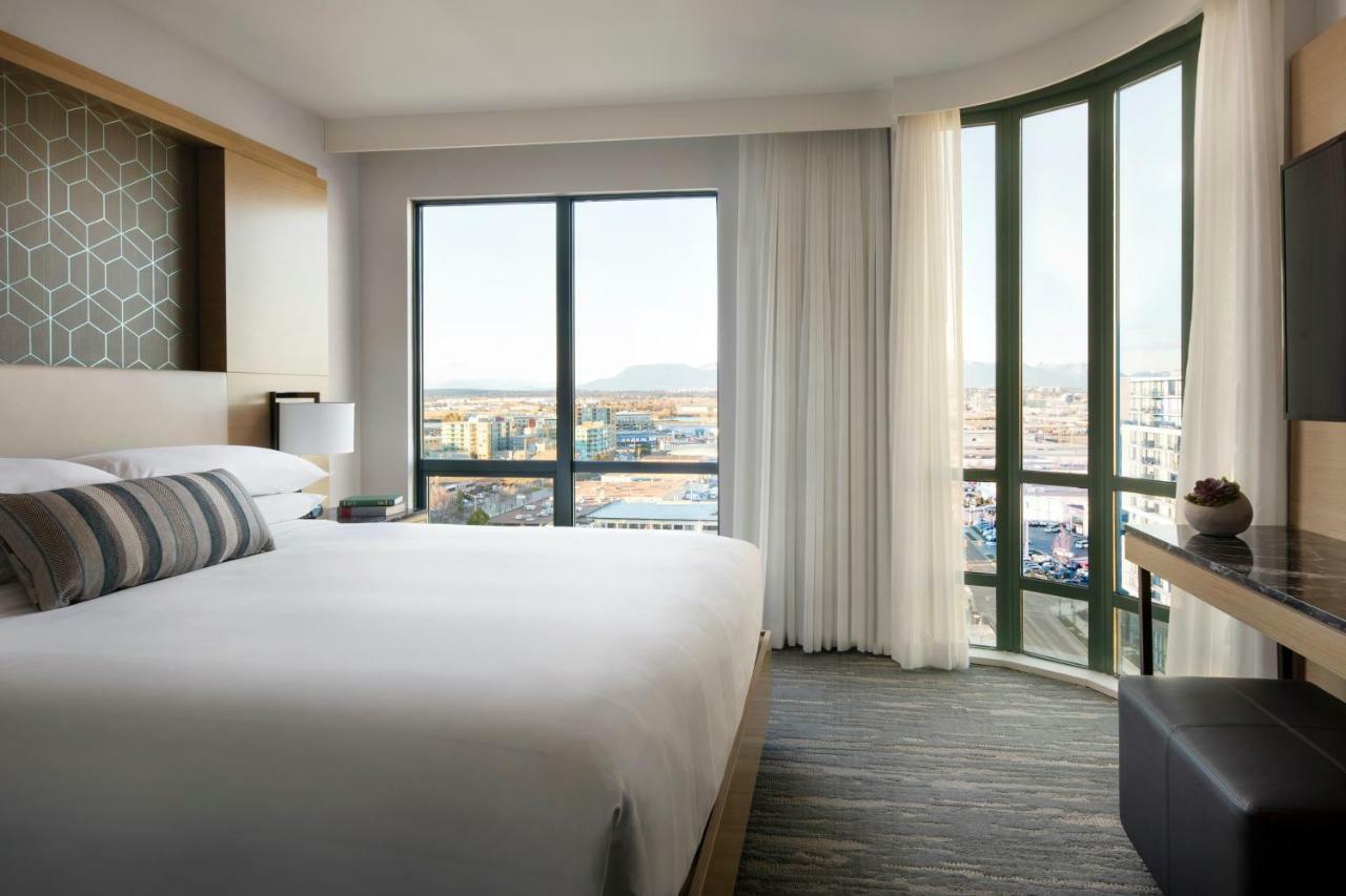 Junior King Suite with Sofa Bed and City View - High Floor