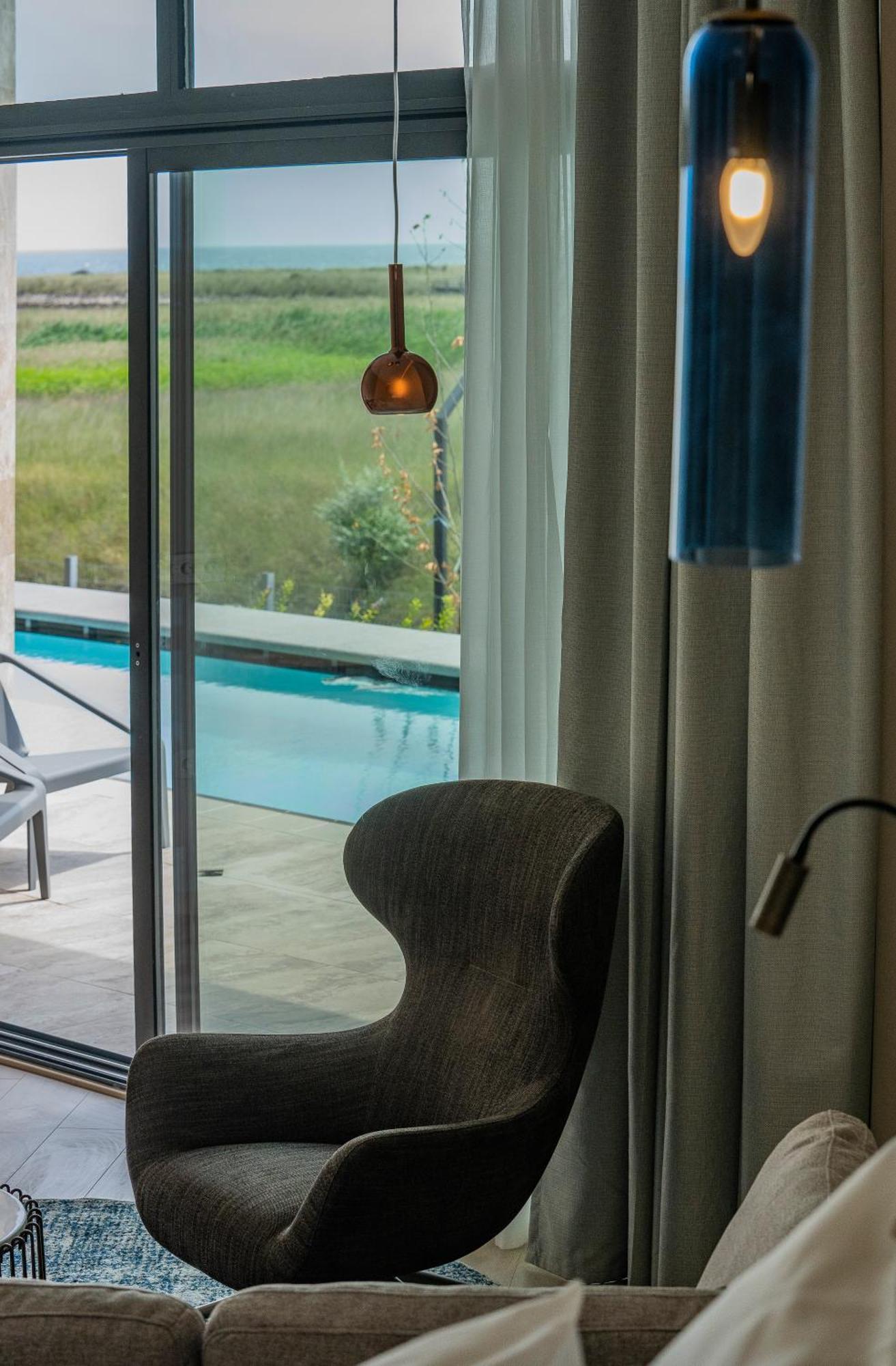 Lagoon Swim-up Room (children from 7 to 12 years old only)