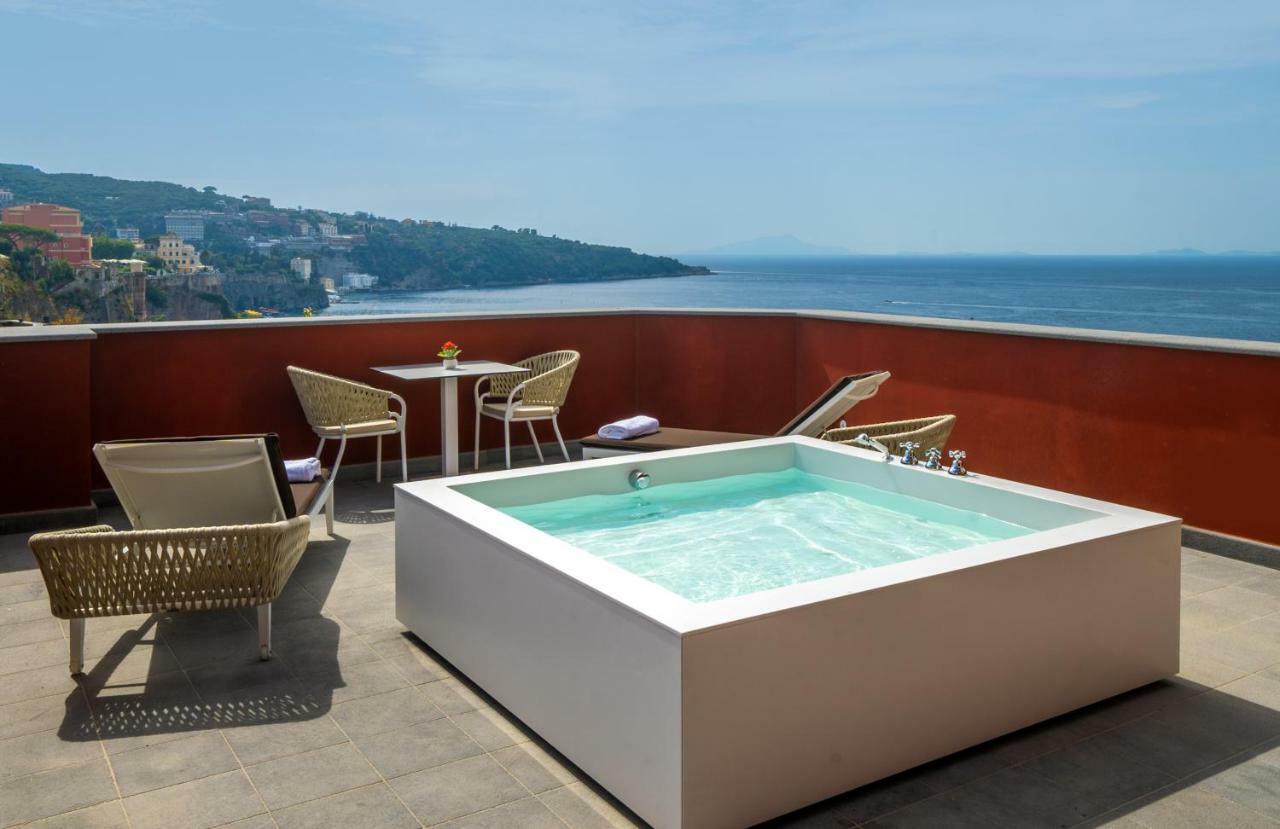 Deluxe Junior Suite Sea View external spa bath,843372470:JPEG