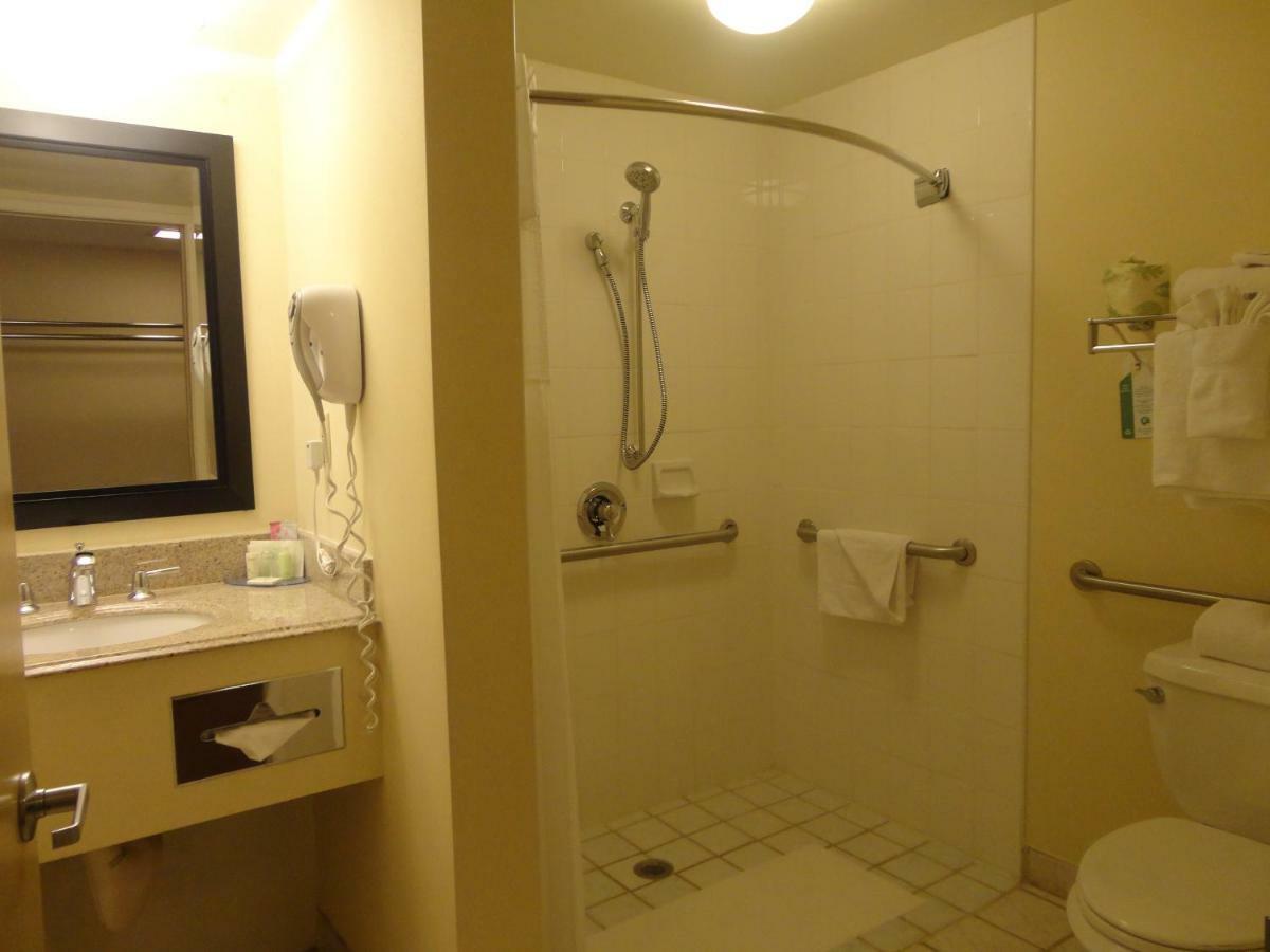 Queen Room - Disability Access
