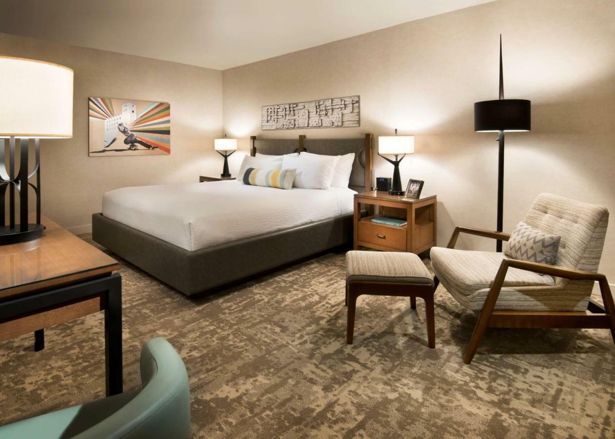 One-Bedroom King Suite