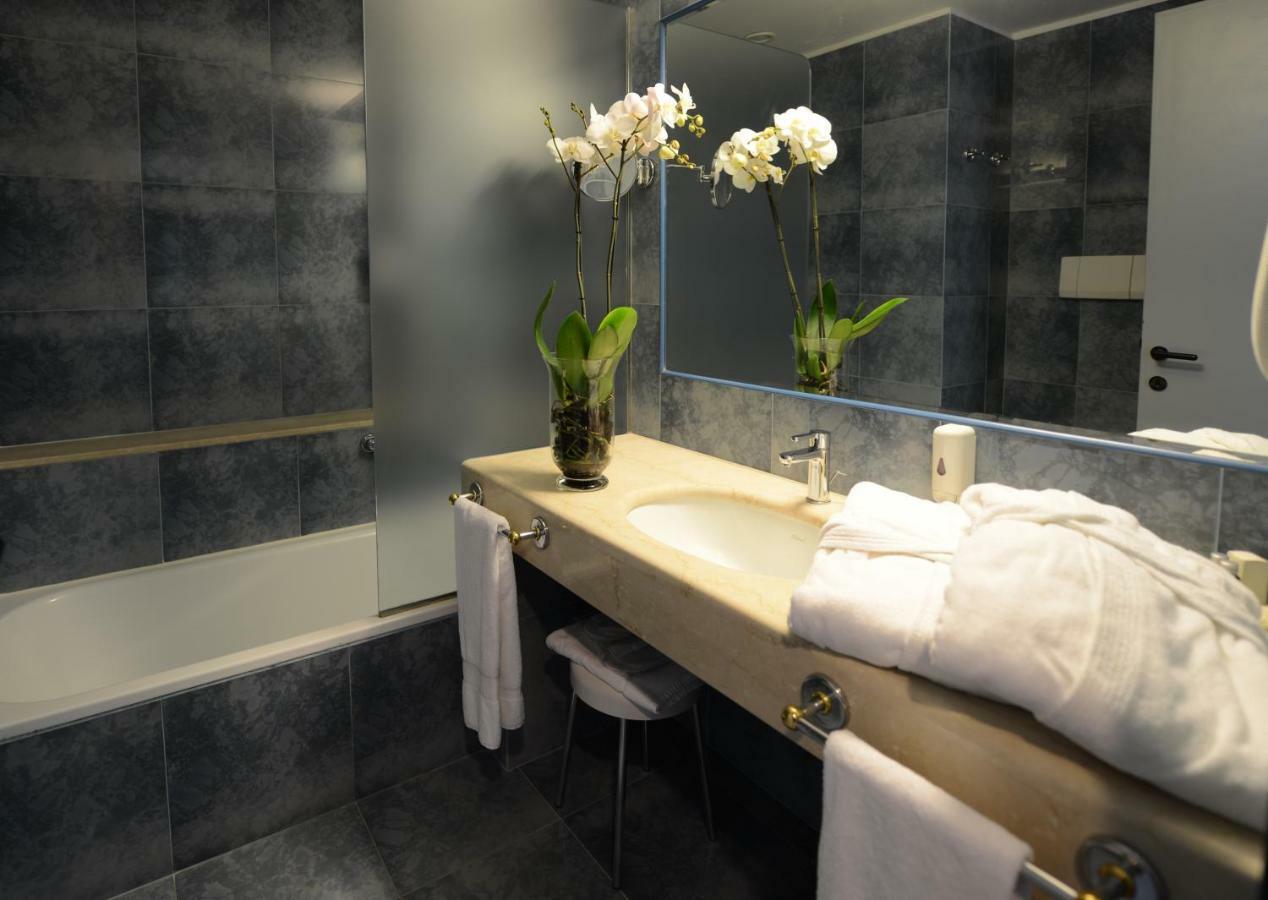 Deluxe Double or Twin Room with Hill View