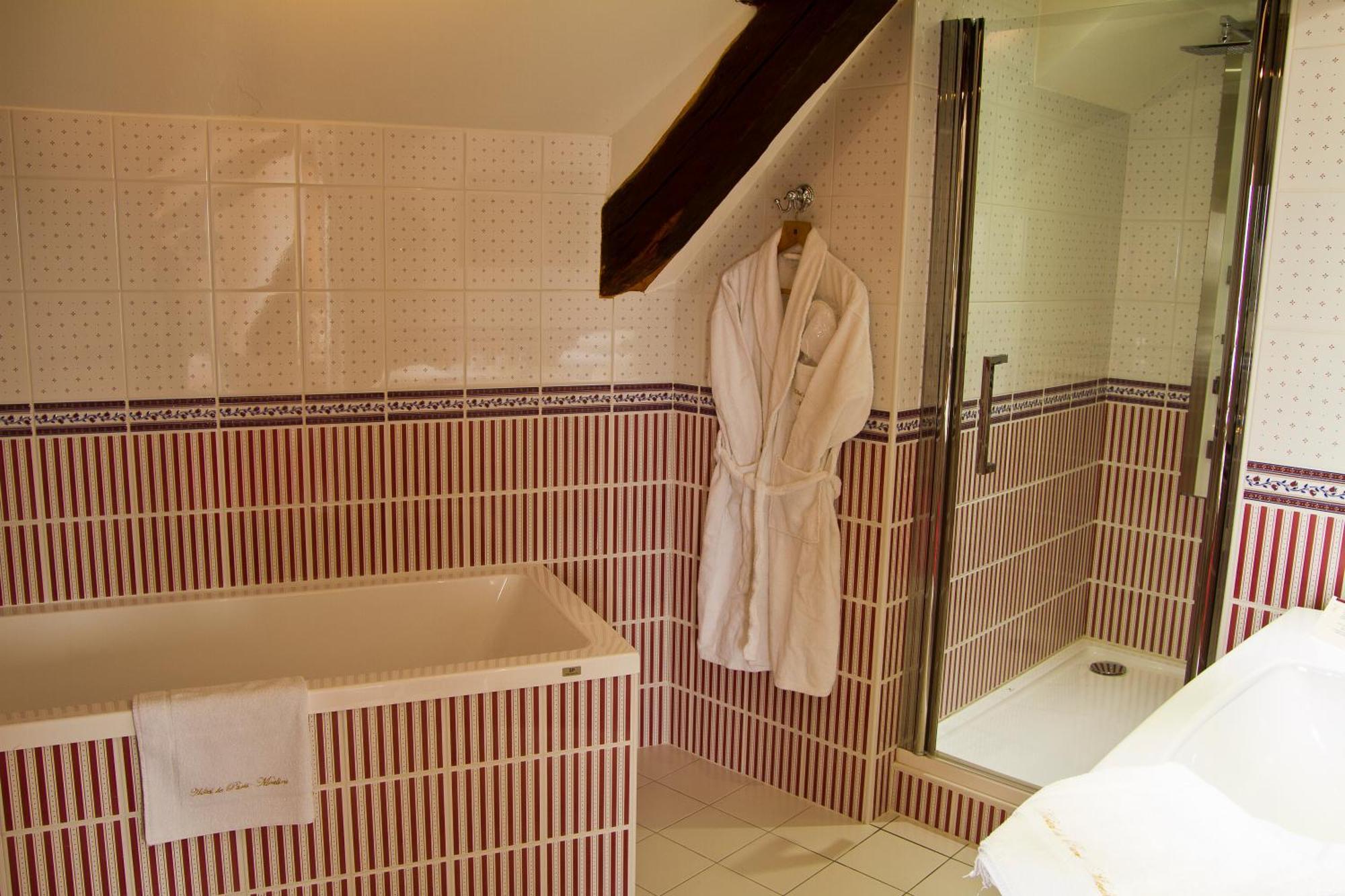 Chambre Supérieure avec 1 Lit Double ou Lits Jumeaux