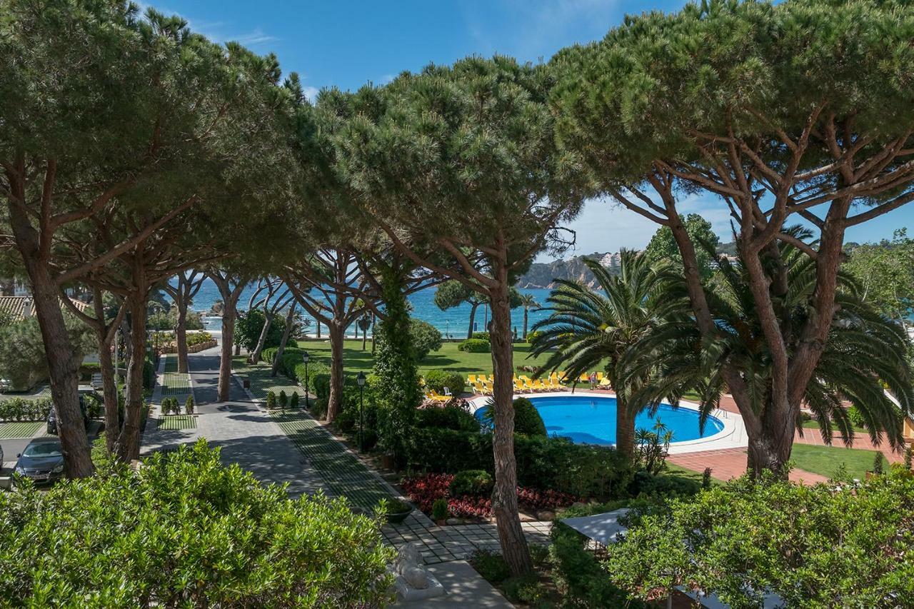 Double Room with Pool View