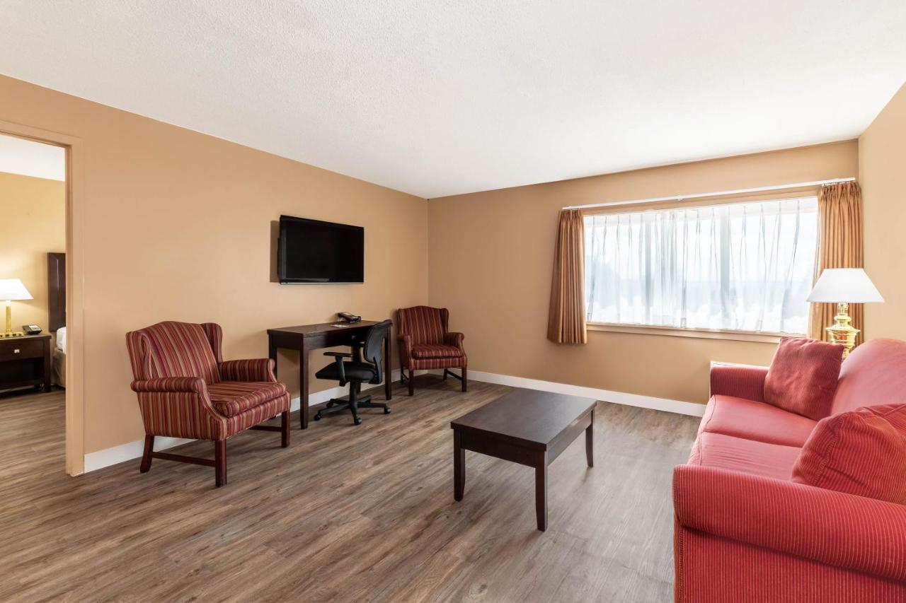 Two-Bedroom Suite with Two Queen Beds - Non-Smoking