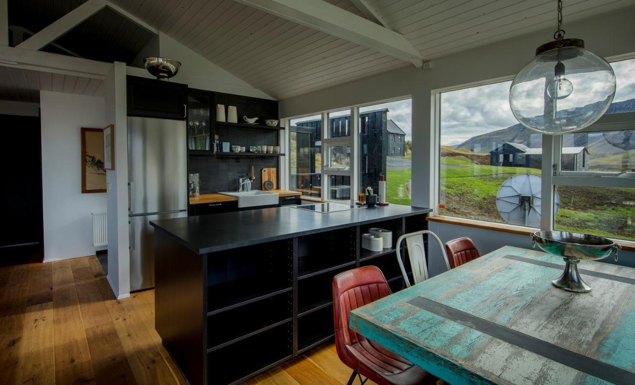 Two-Bedroom House - The Lake House