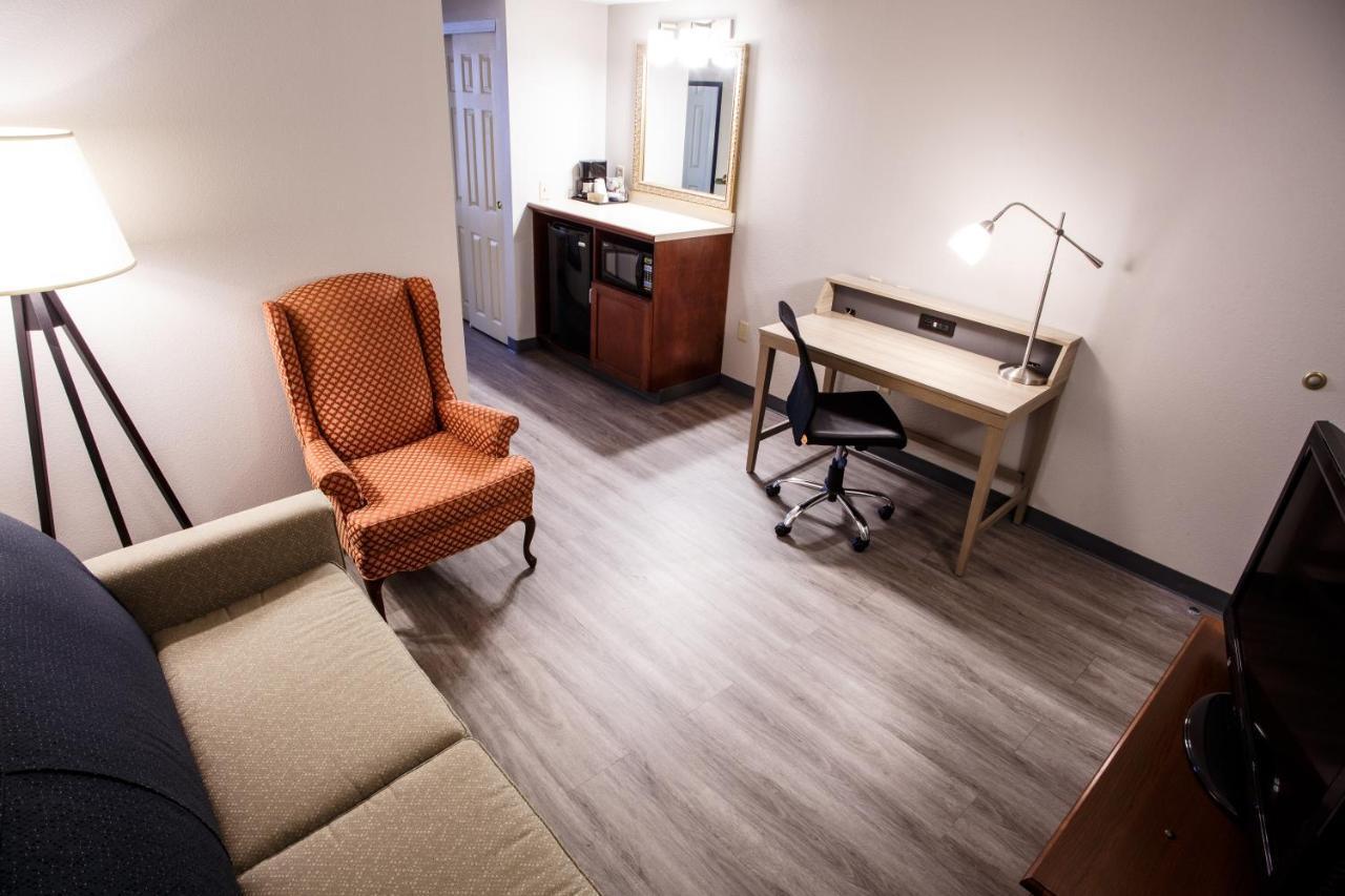 Queen Room with Two Queen Beds and Kitchenette
