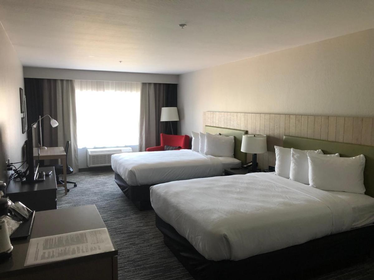 Queen Room with Two Queen Beds - Non-Smoking