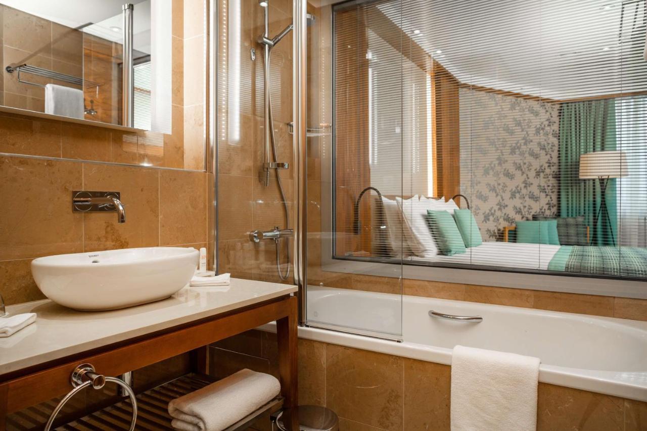 Executive Room with Lounge Access