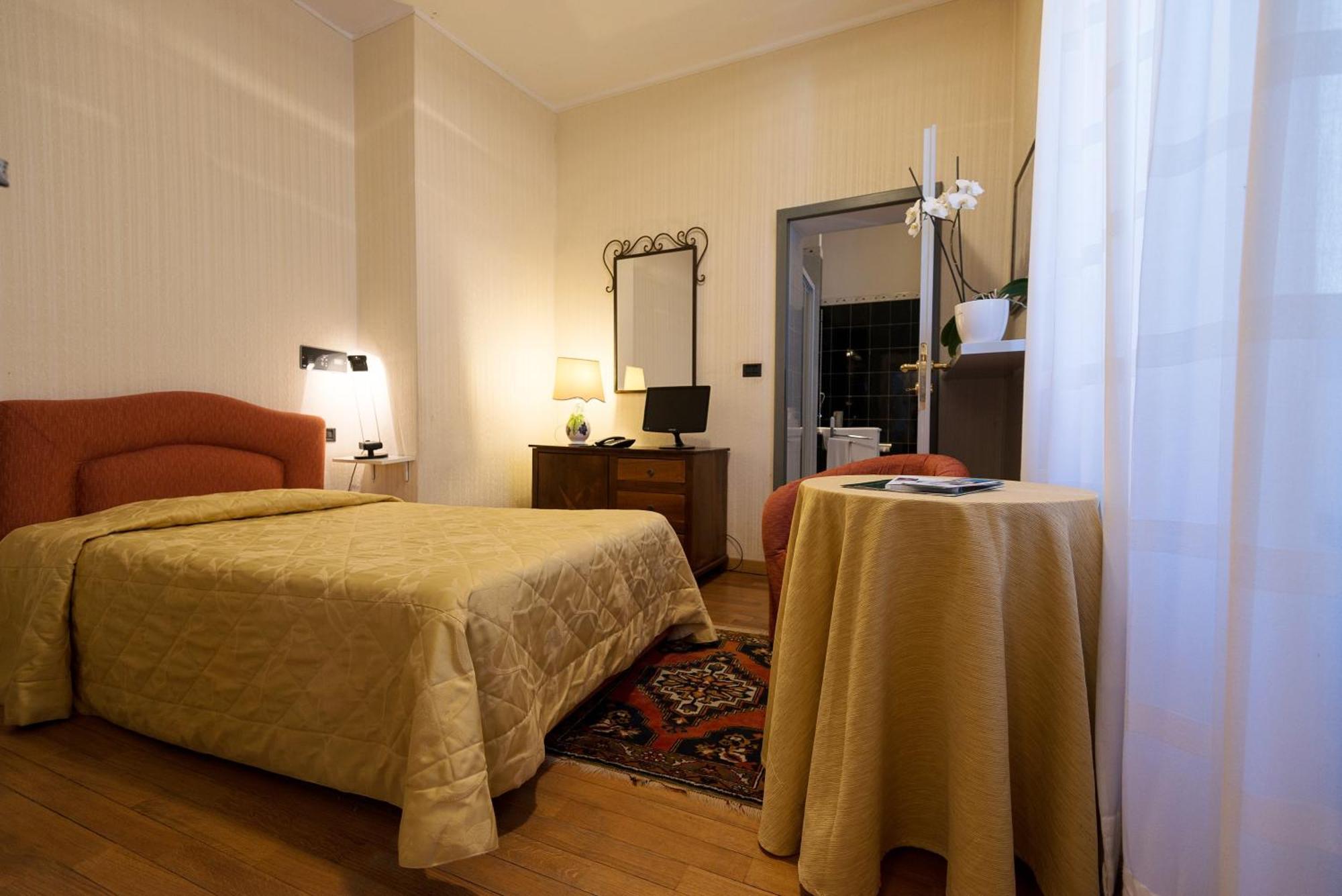 Single Room,67714586:JPEG