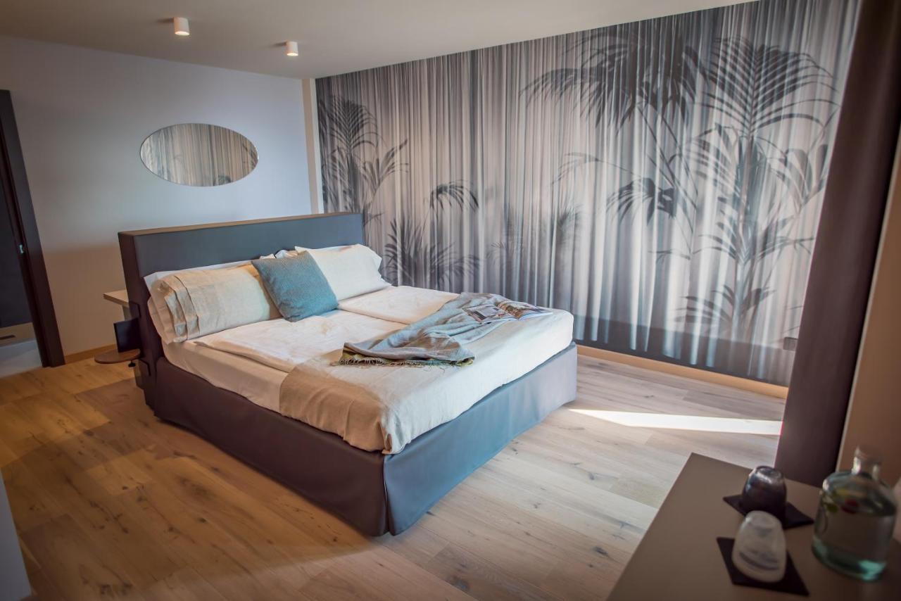Junior Suite con Balcone e Vista Lago