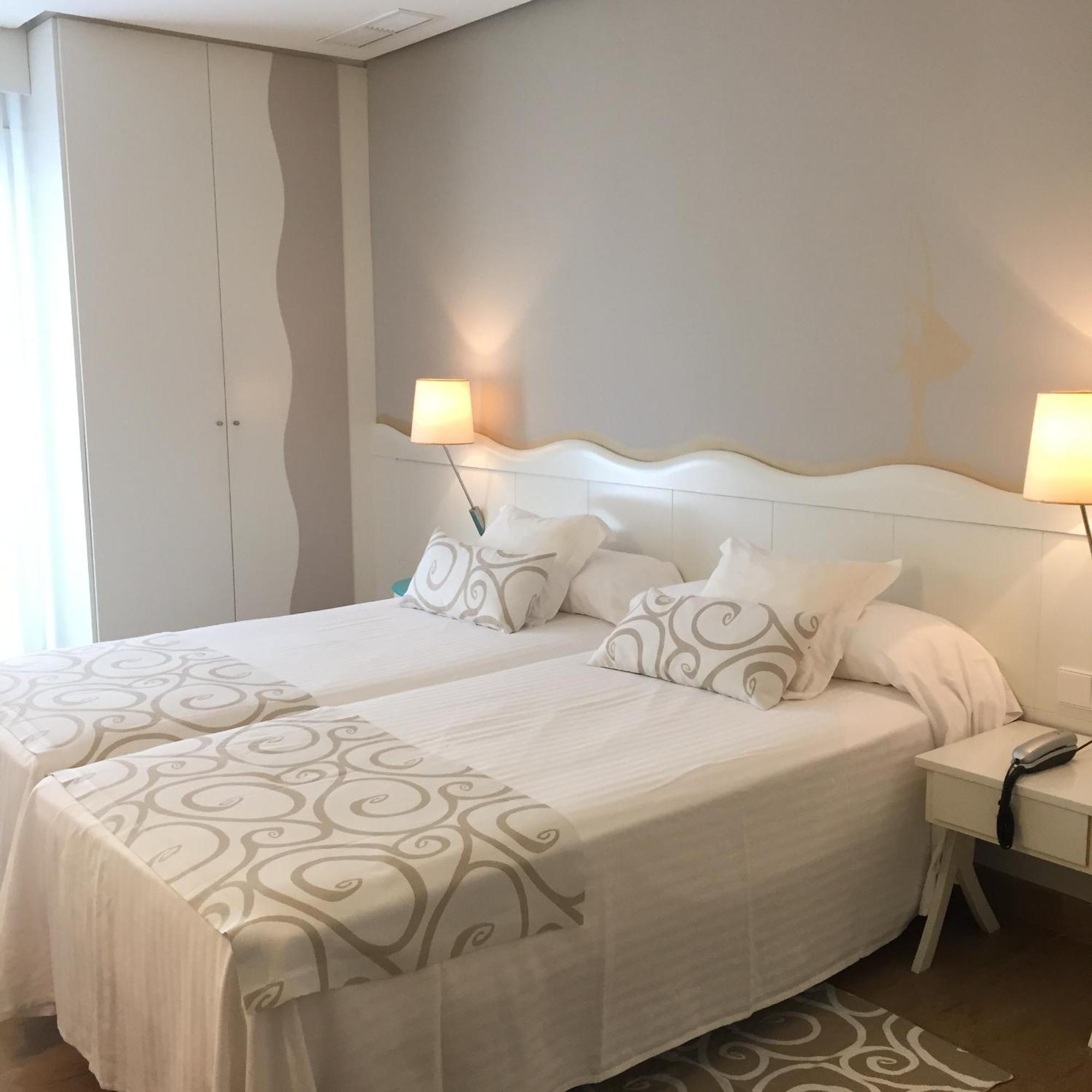 Double or Twin Room Partial Sea View,1272893377:JPEG