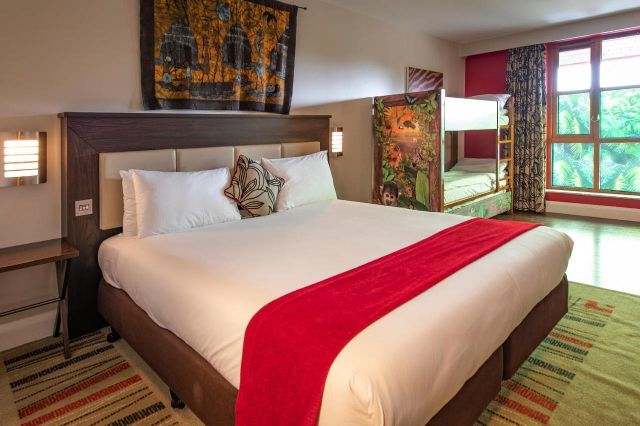 Safari King Family Room