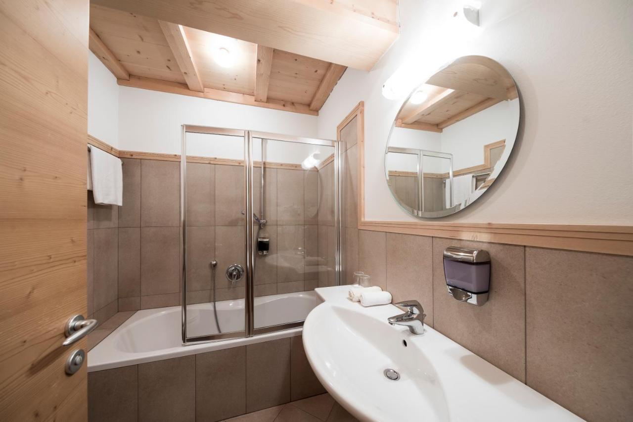 Doppelzimmer mit Balkon und Bergblick