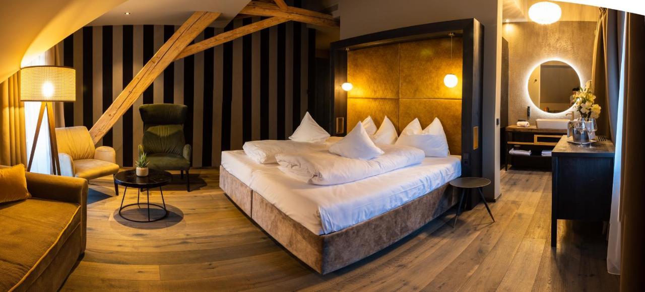 Deluxe Double Room,966817162:JPEG