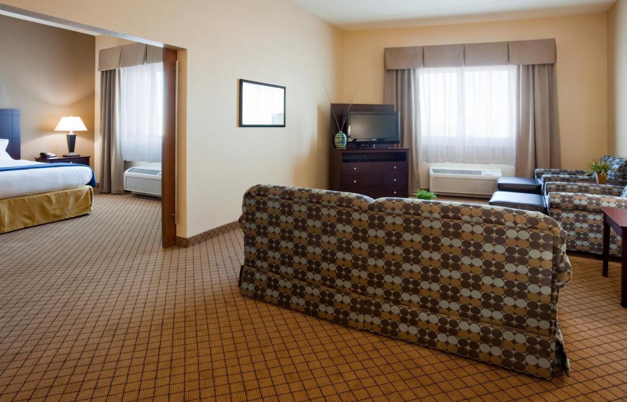 One-Bedroom Suite,970669423:JPEG