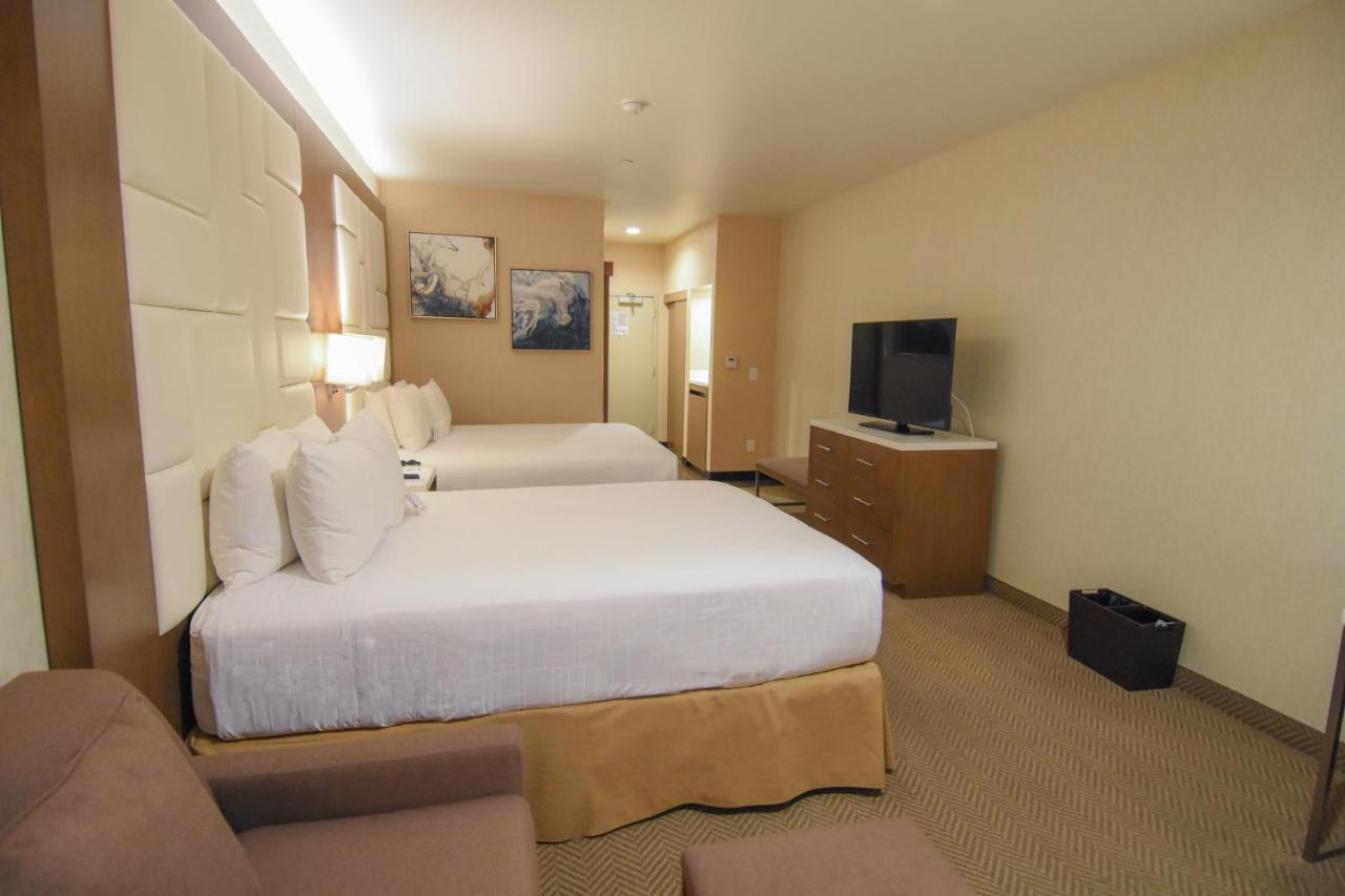 Queen Room with Two Queen Beds - Mobility Access/Non-Smoking