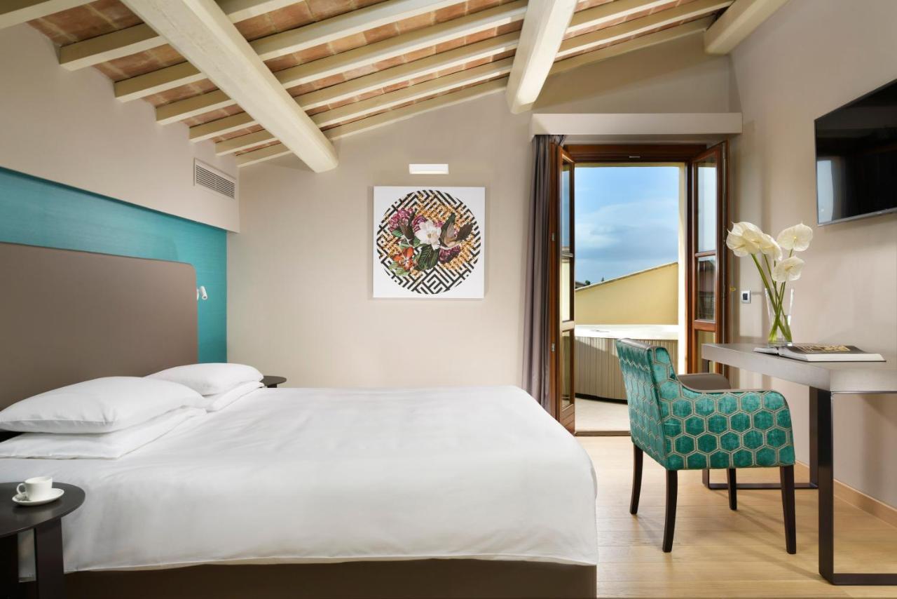 Suite with External Spa Bath and Spa Access