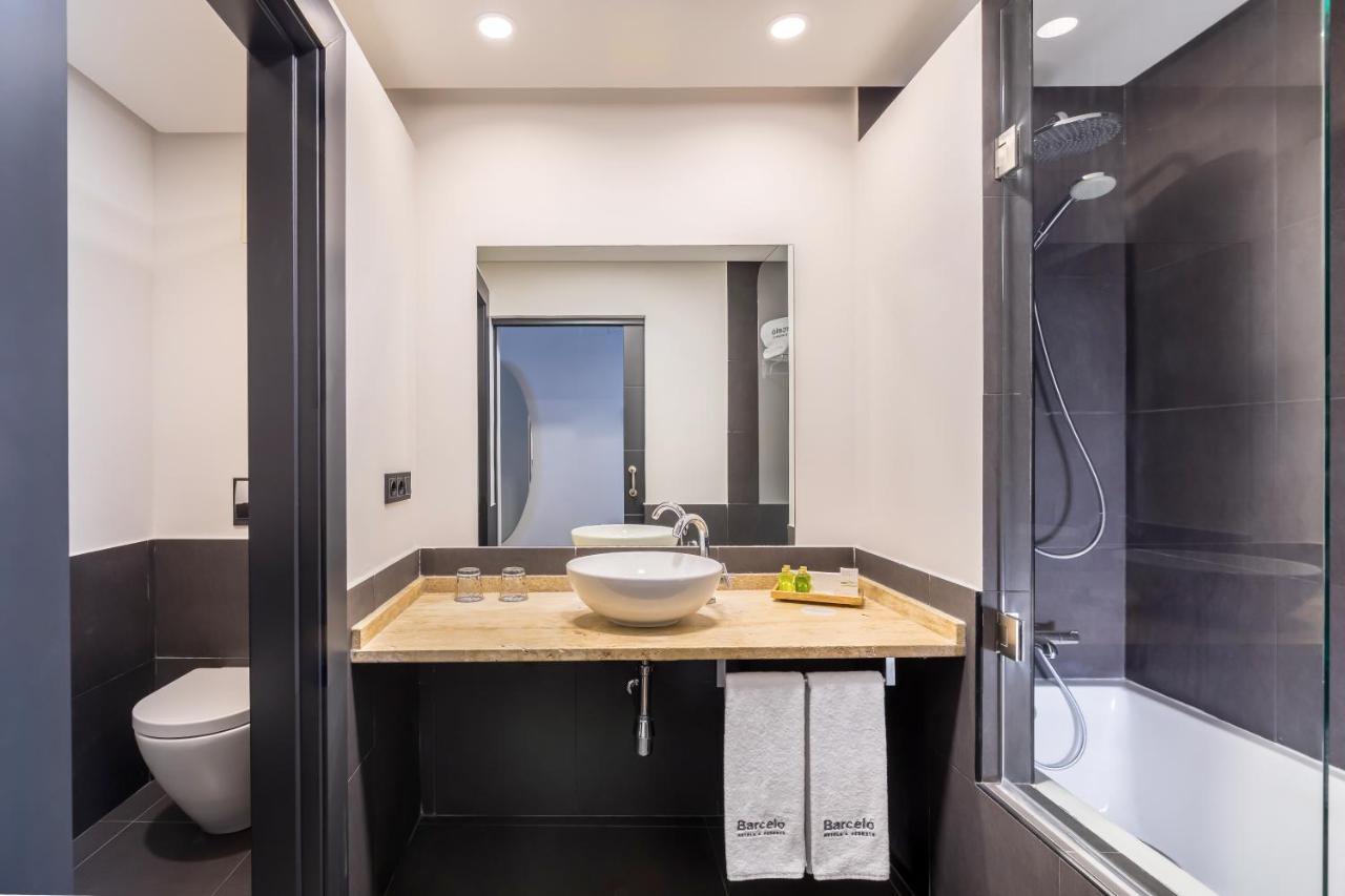 Habitación Doble Deluxe con terraza y vistas a la piscina (2 personas)